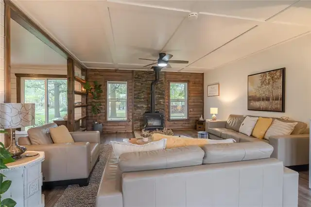 House For Sale on 1.3 Acres, 1,528 Sq Ft - Photo 2