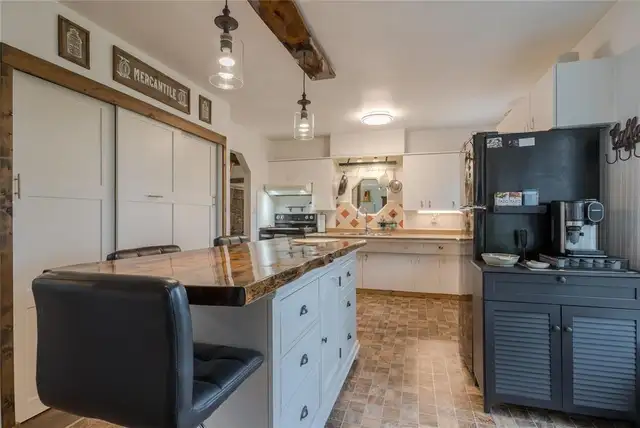 House For Sale on 1.3 Acres, 1,528 Sq Ft - Photo 4