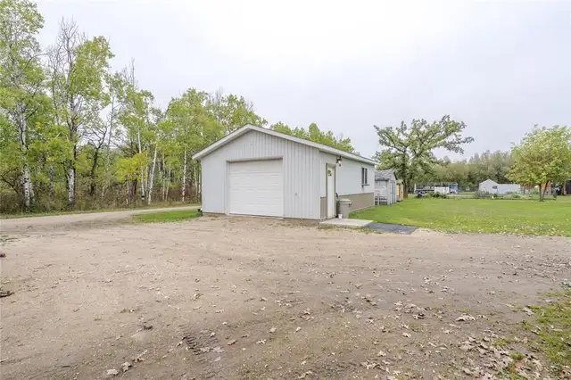 House For Sale on 1.3 Acres, 1,528 Sq Ft - Photo 9