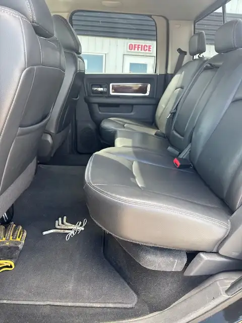 2010 Dodge Ram 3500 Laramie- WARRANTY INC, LEATHER, ROOF, NAV RE - Photo 16