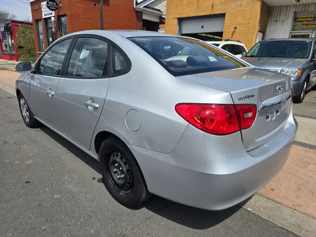 2010 Hyundai Elantra - Photo 5