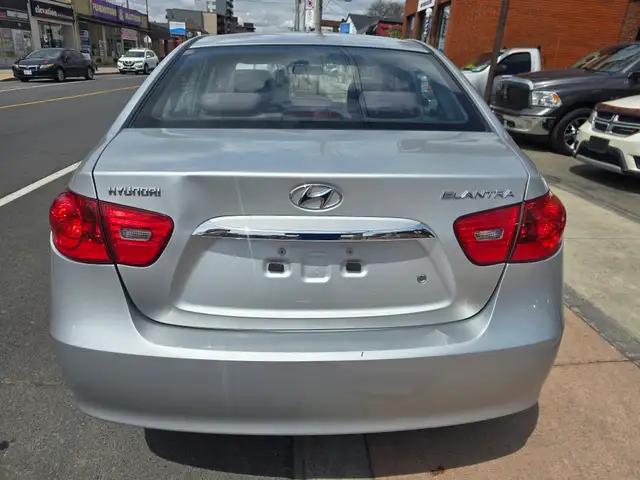 2010 Hyundai Elantra - Photo 6