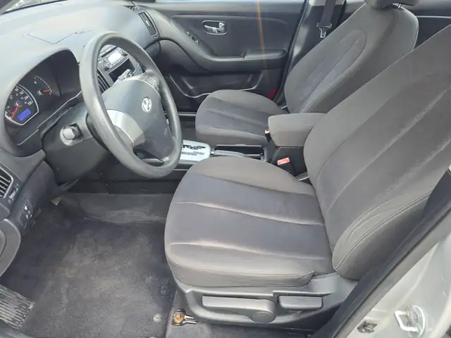 2010 Hyundai Elantra - Photo 9