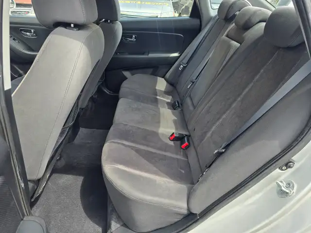 2010 Hyundai Elantra - Photo 10