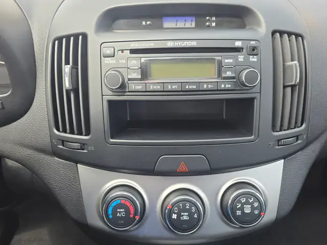 2010 Hyundai Elantra - Photo 13