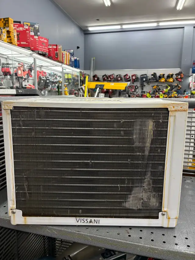 Vissani 5000btu AC unit - Photo 2