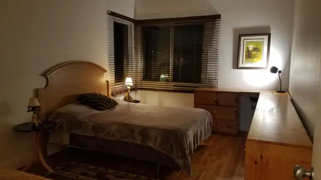 Private Room For Rent / Chambre meublée à louer - Photo 3