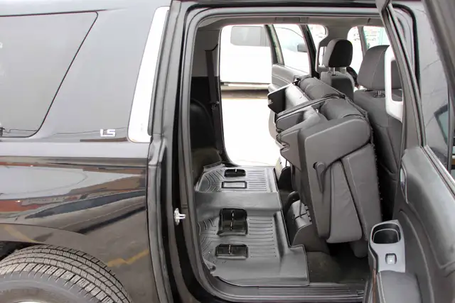 2016 Chevrolet Suburban LS 4x4 1-Owner Certified 2 Year W - Photo 18