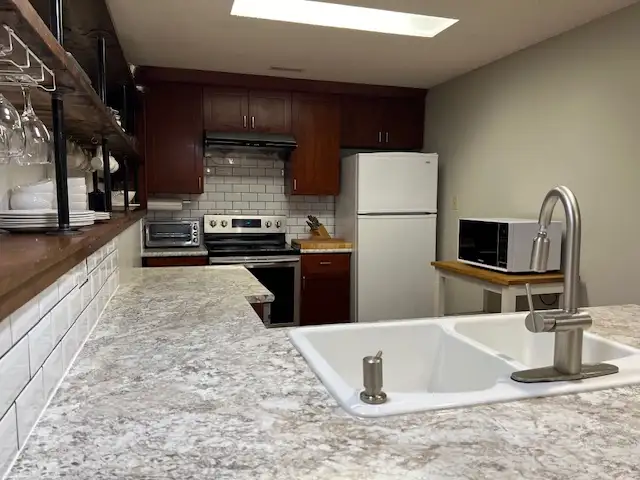 BEAUTIFUL FULLY FURNISHED 2 Bed 1 Full Bath Suite Panorama Ridge - Photo 4
