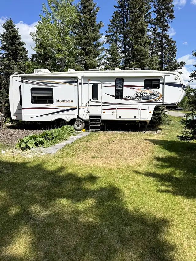 2013 Keystone Montana 3100RL Fifth Wheel - Photo 2