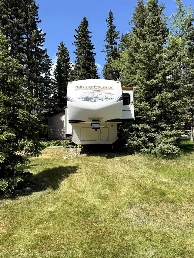 2013 Keystone Montana 3100RL Fifth Wheel - Photo 4