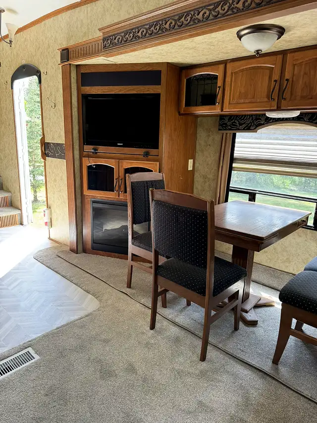 2013 Keystone Montana 3100RL Fifth Wheel - Photo 7