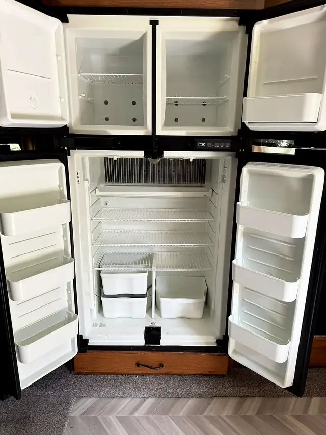 2013 Keystone Montana 3100RL Fifth Wheel - Photo 9