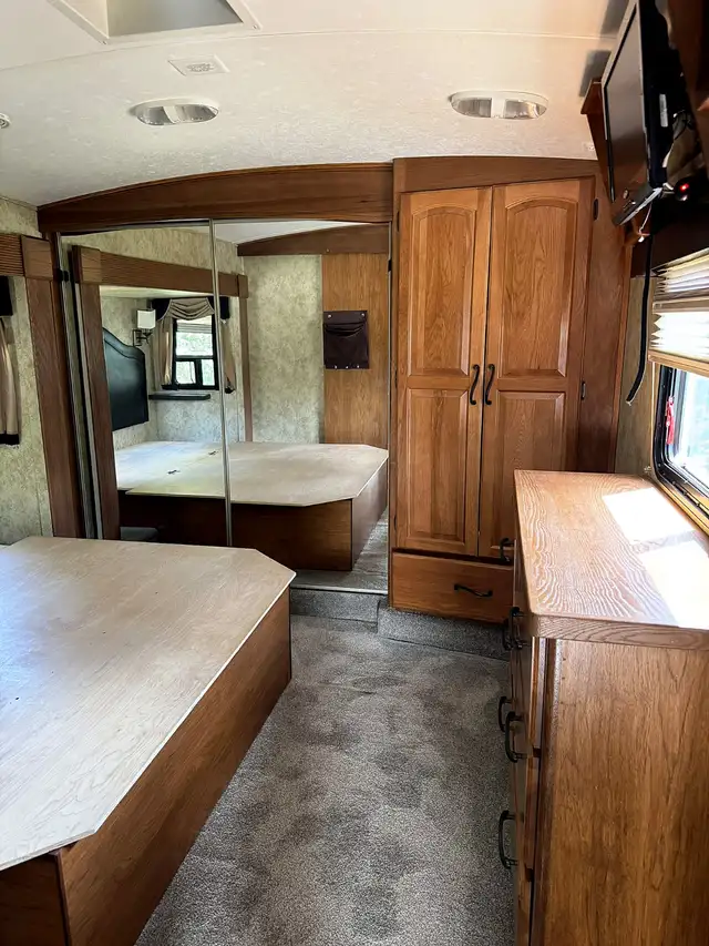 2013 Keystone Montana 3100RL Fifth Wheel - Photo 10