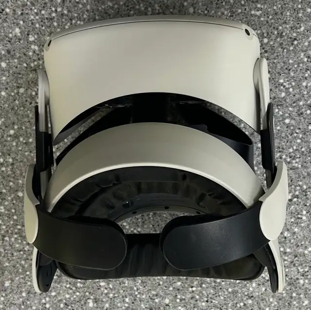 Oculus Quest 2 VR Headset - Photo 2