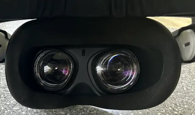 Oculus Quest 2 VR Headset - Photo 4