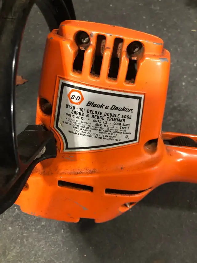 16" Black & Decker Electric Hedge Trimmer - Photo 2