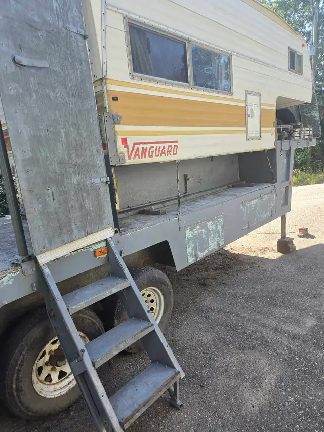 2003 29' wheel flatdeck with 9.5' Okanagan camper - Photo 3
