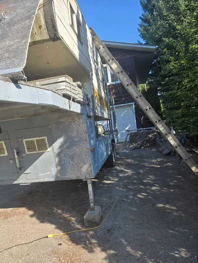 2003 29' wheel flatdeck with 9.5' Okanagan camper - Photo 6