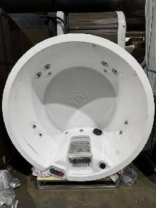 Floor Model Okanagan Hot Tub, 4 Person 10 Jet Portable Hot Tub