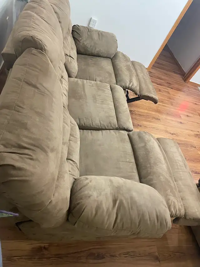 free brown sofa recliner - Photo 2