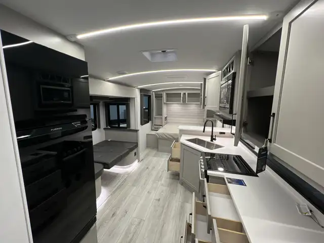 2025Outback 212RB OPEN CONCEPT COUPLES TRAILER CLEARANCE - Photo 5