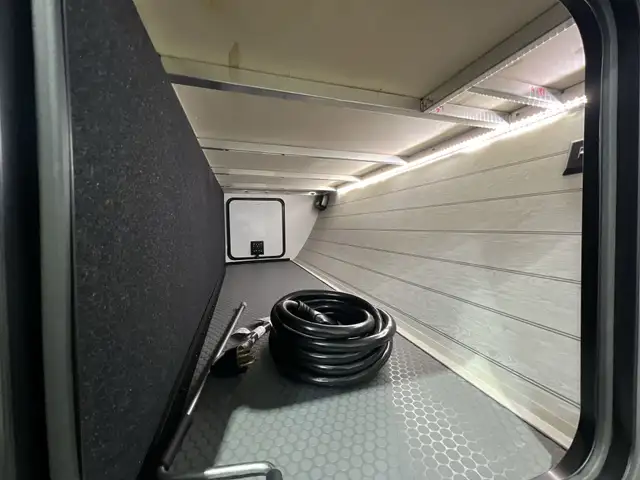 2025Outback 212RB OPEN CONCEPT COUPLES TRAILER CLEARANCE - Photo 10