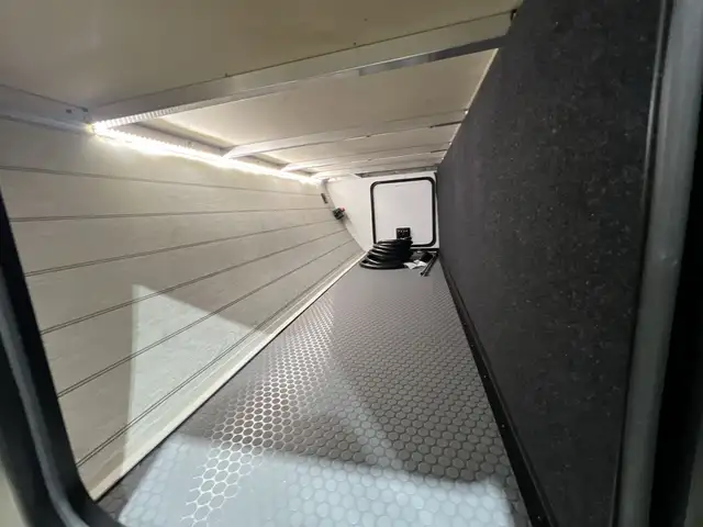 2025Outback 212RB OPEN CONCEPT COUPLES TRAILER CLEARANCE - Photo 11