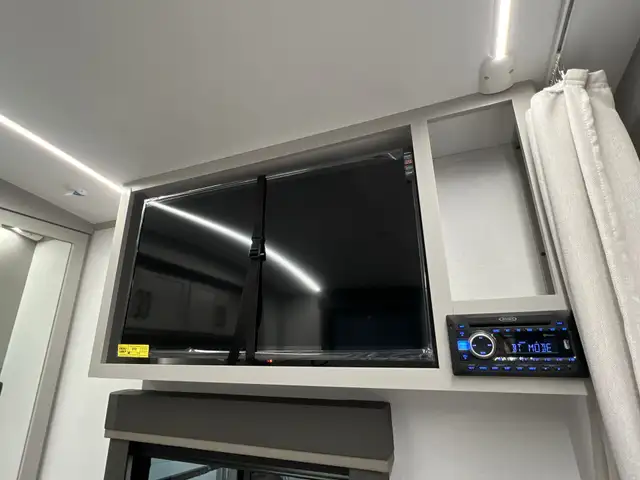 2025Outback 212RB OPEN CONCEPT COUPLES TRAILER CLEARANCE - Photo 17