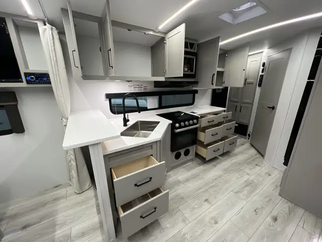 2025Outback 212RB OPEN CONCEPT COUPLES TRAILER CLEARANCE - Photo 24