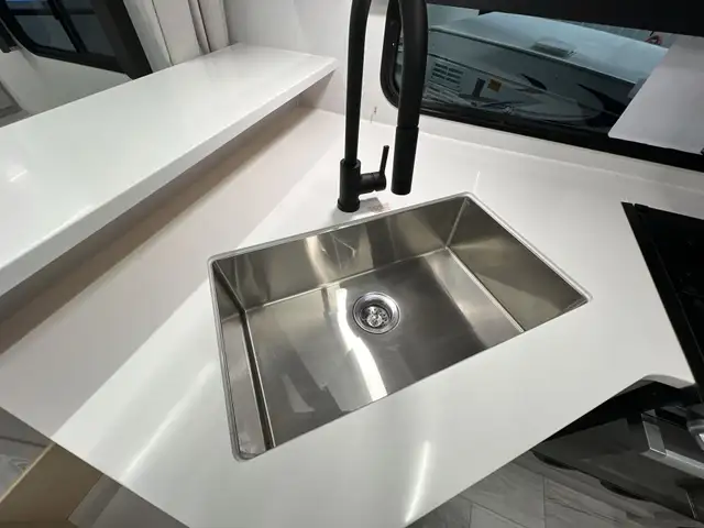 2025Outback 212RB OPEN CONCEPT COUPLES TRAILER CLEARANCE - Photo 25