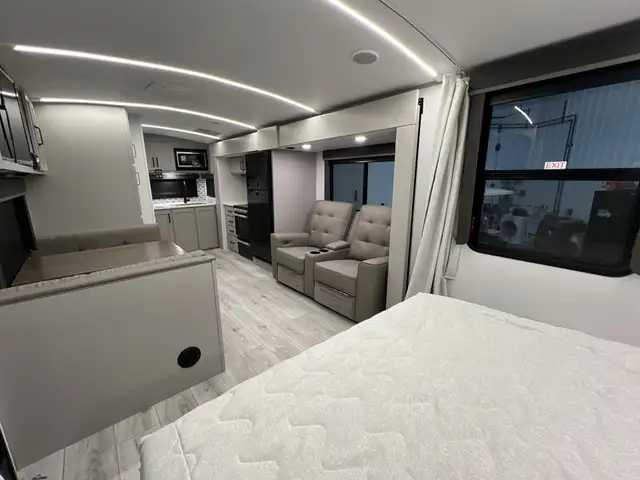 2025 Outback 221MD COUPLES, OPEN CONCEPT BLOWOUT CLEARANCE SALE - Photo 4