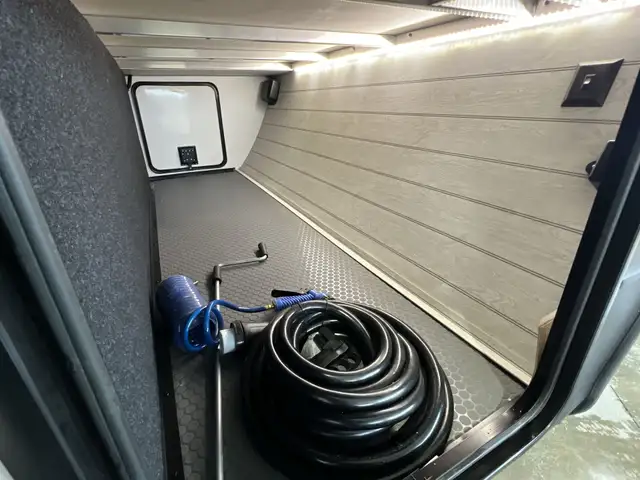 2025 Outback 221MD COUPLES, OPEN CONCEPT BLOWOUT CLEARANCE SALE - Photo 10
