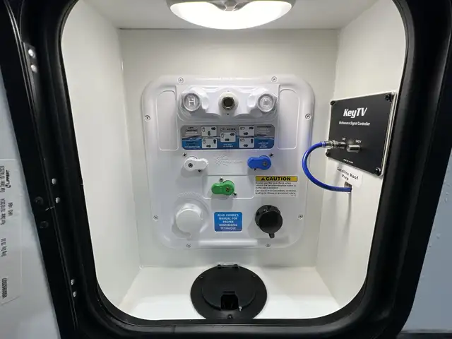 2025 Outback 221MD COUPLES, OPEN CONCEPT BLOWOUT CLEARANCE SALE - Photo 13