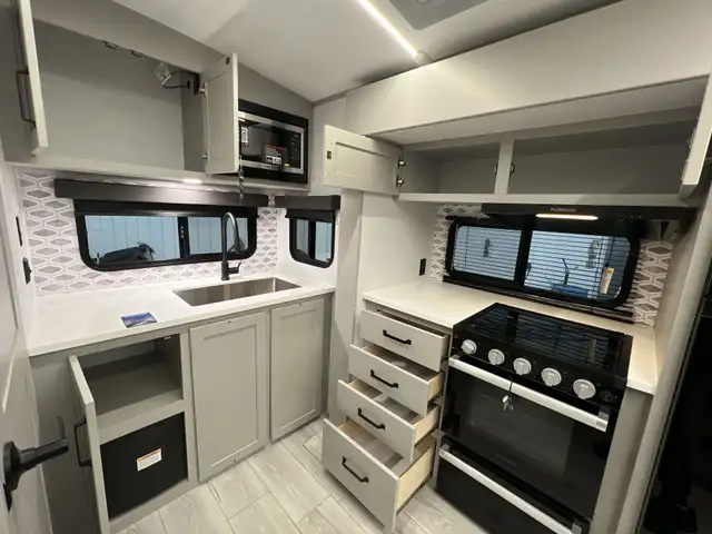 2025 Outback 221MD COUPLES, OPEN CONCEPT BLOWOUT CLEARANCE SALE - Photo 26