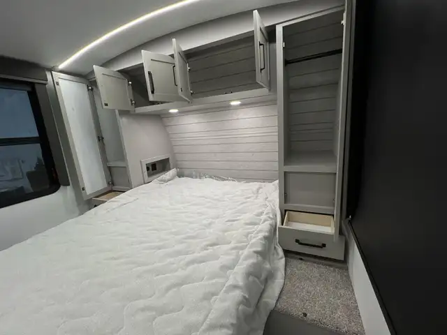 2025 Outback 221MD COUPLES, OPEN CONCEPT BLOWOUT CLEARANCE SALE - Photo 32
