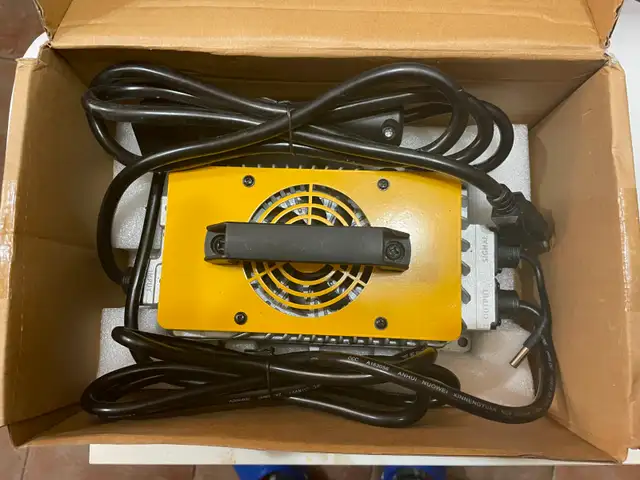 Chargeur 48v Batteries Acide 18A NEUF - Photo 6