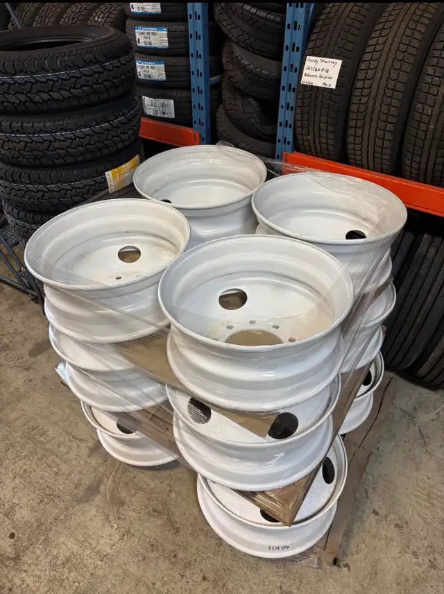 8.25"x22.5" Hub Pilot Steel Wheel - Photo 2