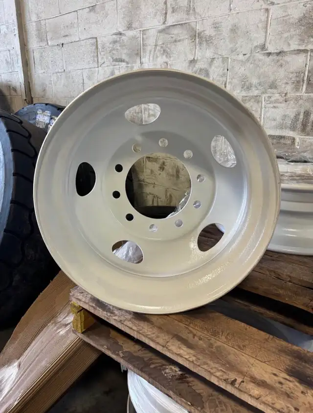 8.25"x22.5" Hub Pilot Steel Wheel - Photo 7