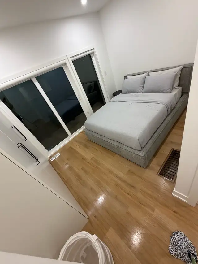 Private Room With Private Bathroom - Photo 7