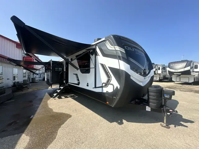 2025 Outback 328RL COUPLES UNIT, LUXURY, SPACIOUS