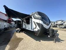 2025 Outback 328RL COUPLES UNIT, LUXURY, SPACIOUS