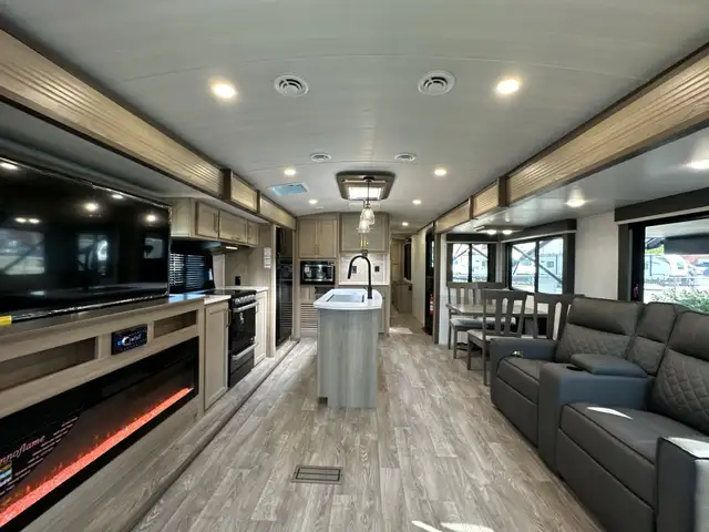 2025 Outback 328RL COUPLES UNIT, LUXURY, SPACIOUS - Photo 5
