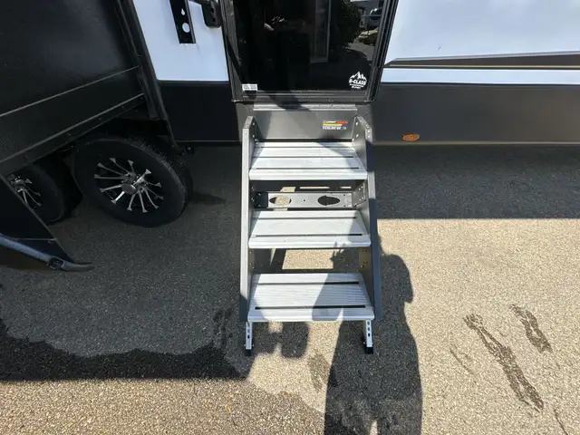 2025 Outback 328RL COUPLES UNIT, LUXURY, SPACIOUS - Photo 11