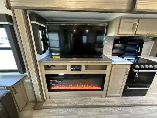 2025 Outback 328RL COUPLES UNIT, LUXURY, SPACIOUS - Photo 20