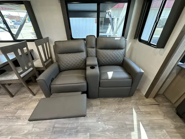 2025 Outback 328RL COUPLES UNIT, LUXURY, SPACIOUS - Photo 23