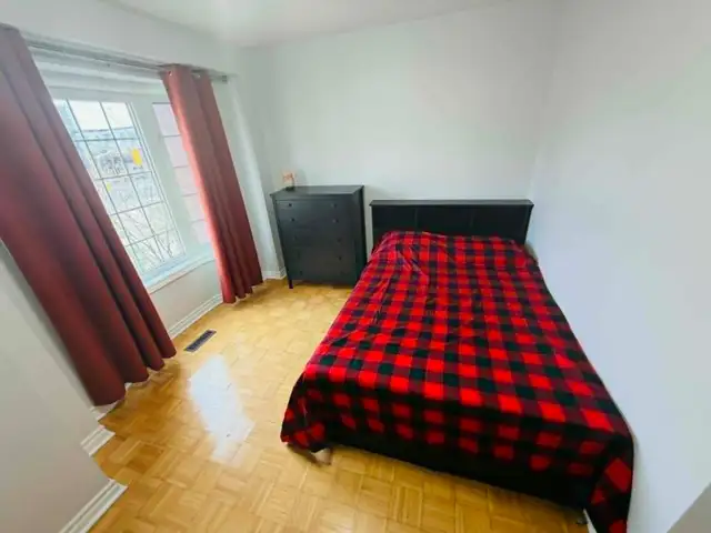 Small Private Room Available on 2nd Floor of Townhouse for Rent - Photo 2