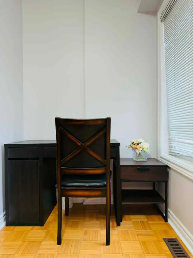 Small Private Room Available on 2nd Floor of Townhouse for Rent - Photo 3