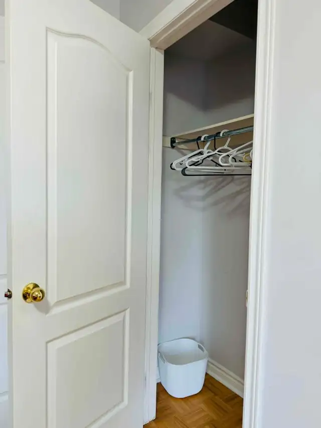 Small Private Room Available on 2nd Floor of Townhouse for Rent - Photo 4