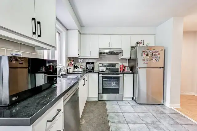 Small Private Room Available on 2nd Floor of Townhouse for Rent - Photo 8